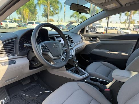 Used 2017 Hyundai Elantra SE image 15