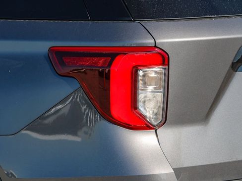 Used 2022 Ford Explorer ST w/ ST Street Pack image 11