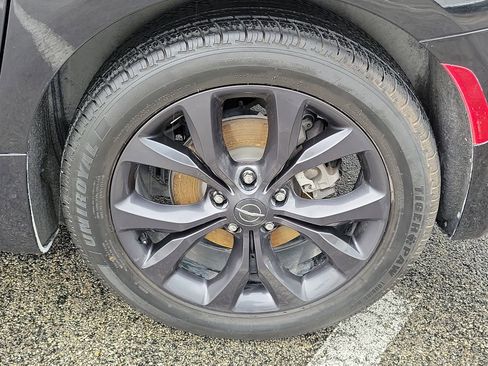 Used 2020 Chrysler Pacifica Touring w/ Advanced Safetytec Group FWD image 10