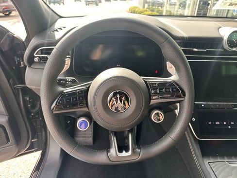 New 2025 Maserati Grecale GT image 12