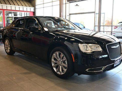 Used 2023 Chrysler 300 Touring AWD/4WD image 3