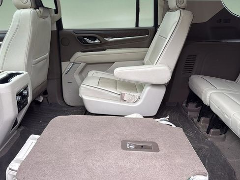 Used 2021 GMC Yukon XL Denali w/ Advanced Technology Package image 12