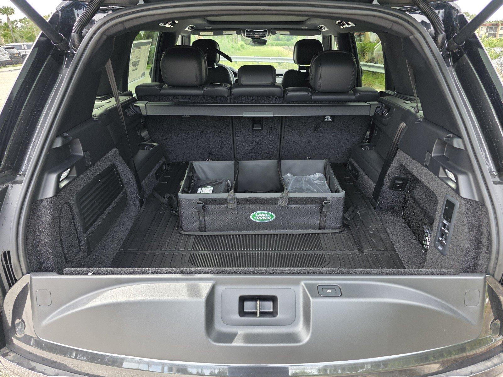 New 2026 Land Rover Range Rover Long Wheelbase SE AWD/4WD image 15