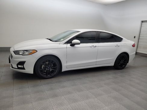 Used 2019 Ford Fusion SE w/ Equipment Group 151A FWD image 2
