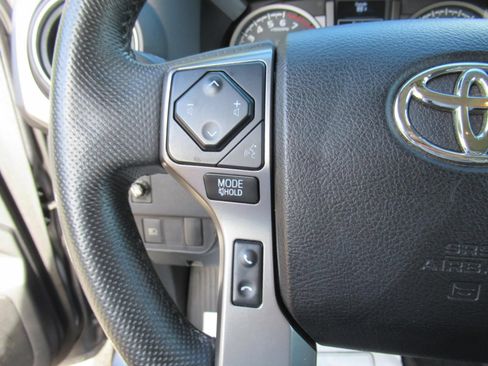 Used 2021 Toyota Tacoma SR5 AWD/4WD image 22