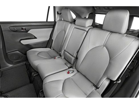 New 2025 Toyota Highlander XLE AWD/4WD image 8