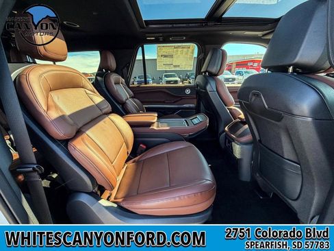 New 2026 Lincoln Navigator L Reserve AWD/4WD image 13