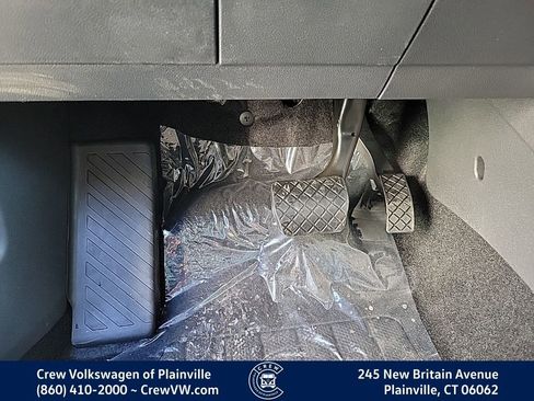 New 2026 Volkswagen Taos SE image 39