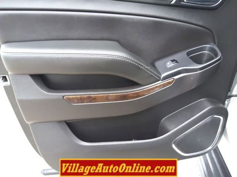 Used 2020 Chevrolet Suburban LT image 29