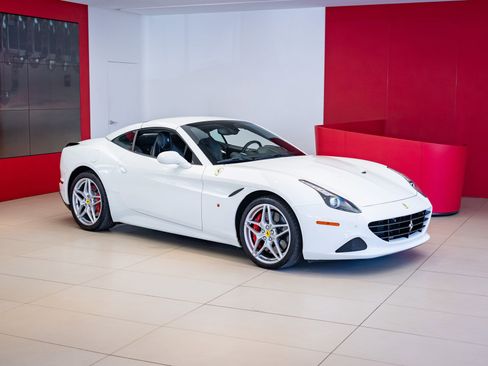 Used 2016 Ferrari California T RWD image 30