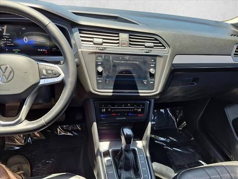 Used 2023 Volkswagen Tiguan SE FWD image 15