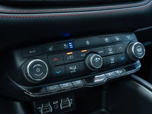 Used 2024 Dodge Durango GT AWD/4WD image 24