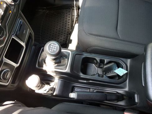 Used 2022 Jeep Wrangler Unlimited Sport AWD/4WD image 23