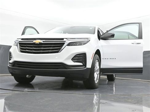 Used 2023 Chevrolet Equinox LS image 50