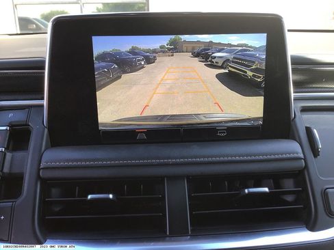 Used 2023 GMC Yukon AT4 image 9