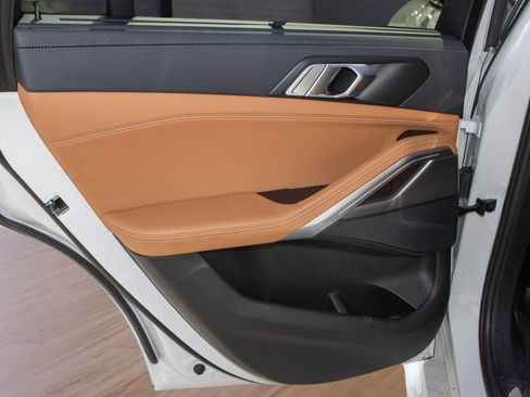 Used 2023 BMW X6 xDrive40i w/ M Sport Package image 12