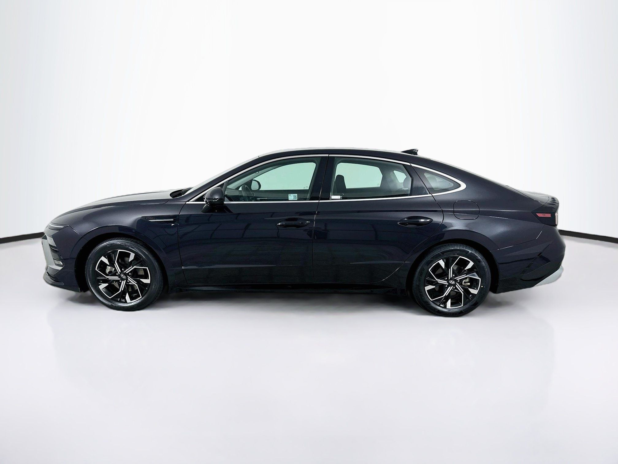 Used 2025 Hyundai Sonata SEL FWD image 4
