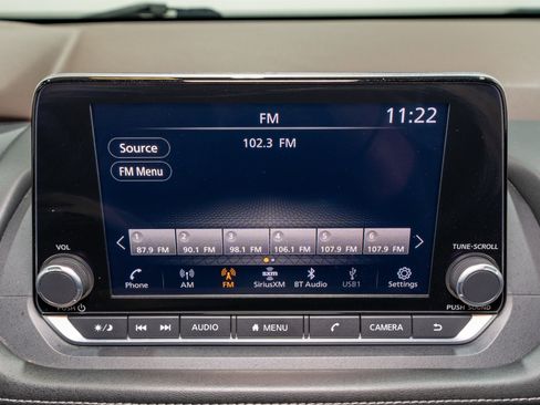 Used 2023 Nissan Rogue SV image 16