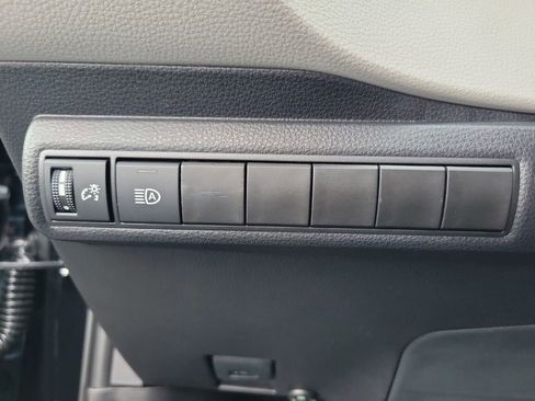 Used 2025 Toyota Corolla LE image 21