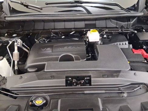 Used 2024 Nissan Pathfinder Platinum w/ Black Appearance Package image 11