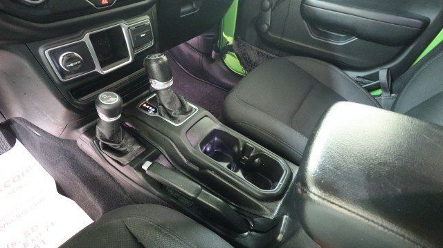 Used 2018 Jeep Wrangler Unlimited Sport AWD/4WD image 16