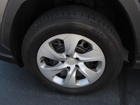 Used 2022 Toyota RAV4 LE w/ Carpet Mat Package (TMS) AWD/4WD image 36