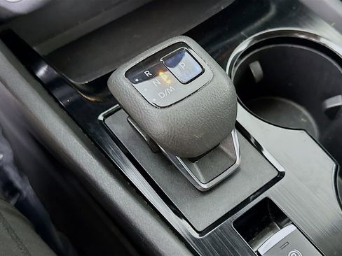 Used 2022 Nissan Rogue SV image 32