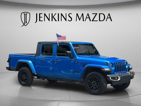 Used 2023 Jeep Gladiator Sport AWD/4WD image 1