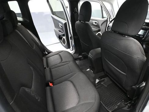 Used 2017 Jeep Renegade Latitude w/ Cold Weather Group AWD/4WD image 38