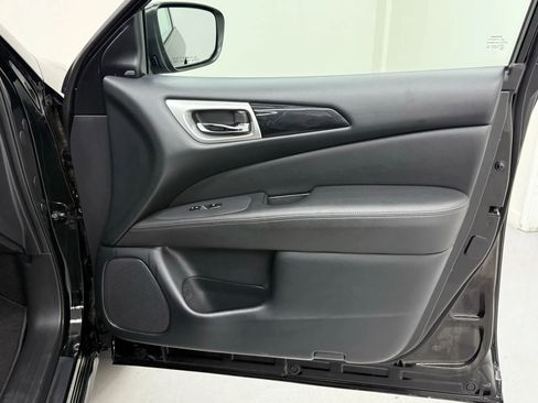 Used 2020 Nissan Pathfinder SV image 20