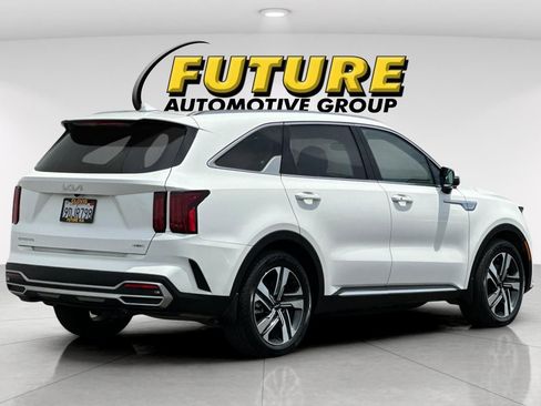 Certified 2023 Kia Sorento SX Prestige w/ Panoramic Sunroof Package AWD/4WD image 4