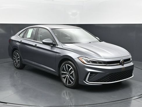 Used 2026 Volkswagen Jetta SE FWD image 7