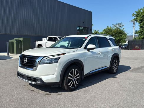Used 2023 Nissan Pathfinder Platinum AWD/4WD image 7