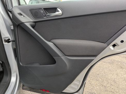 Used 2017 Volkswagen Tiguan Limited w/ Alloy Wheels Package image 15