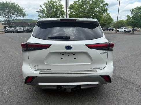 Used 2023 Toyota Highlander Platinum AWD/4WD image 4