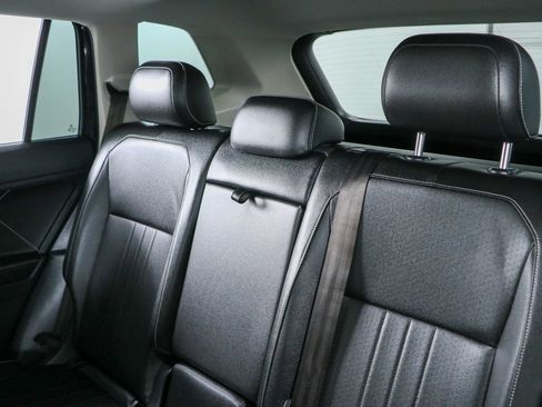 Used 2022 Volkswagen Tiguan SE w/ Panoramic Sunroof Package AWD/4WD image 25