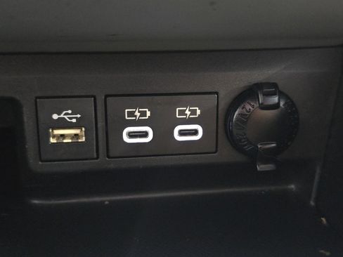 Used 2023 Toyota Highlander L FWD image 25