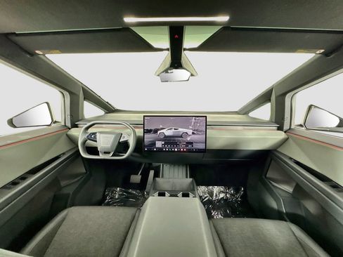 Used 2025 Tesla Cybertruck 2WD Crew Cab image 16