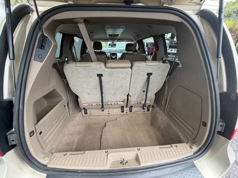 Used 2015 Chrysler Town & Country Touring-L w/ Driver Convenience Group FWD image 14
