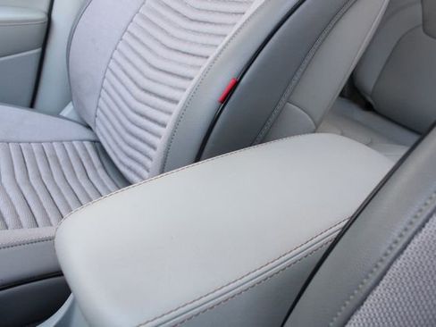 Used 2021 Jeep Cherokee Limited AWD/4WD image 19