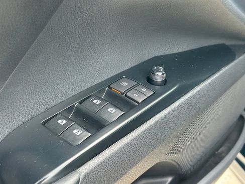 Used 2019 Toyota Camry SE FWD image 21