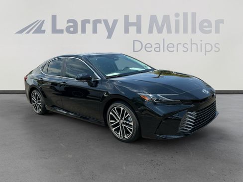 Used 2026 Toyota Camry XLE w/ Premium Plus Package FWD image 7