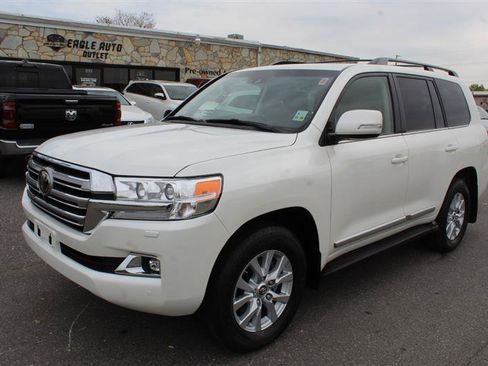 Used 2016 Toyota Land Cruiser image 3