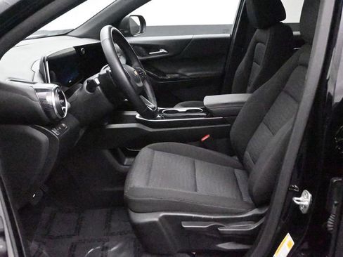 Used 2025 Chevrolet Equinox LT FWD image 13