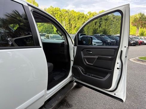 Used 2015 Nissan Titan SV RWD image 29