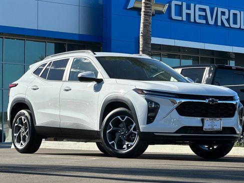 New 2026 Chevrolet Trax LT w/ LT Convenience Package image 2