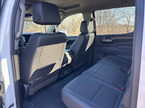 Used 2025 GMC Sierra 1500 SLT image 19