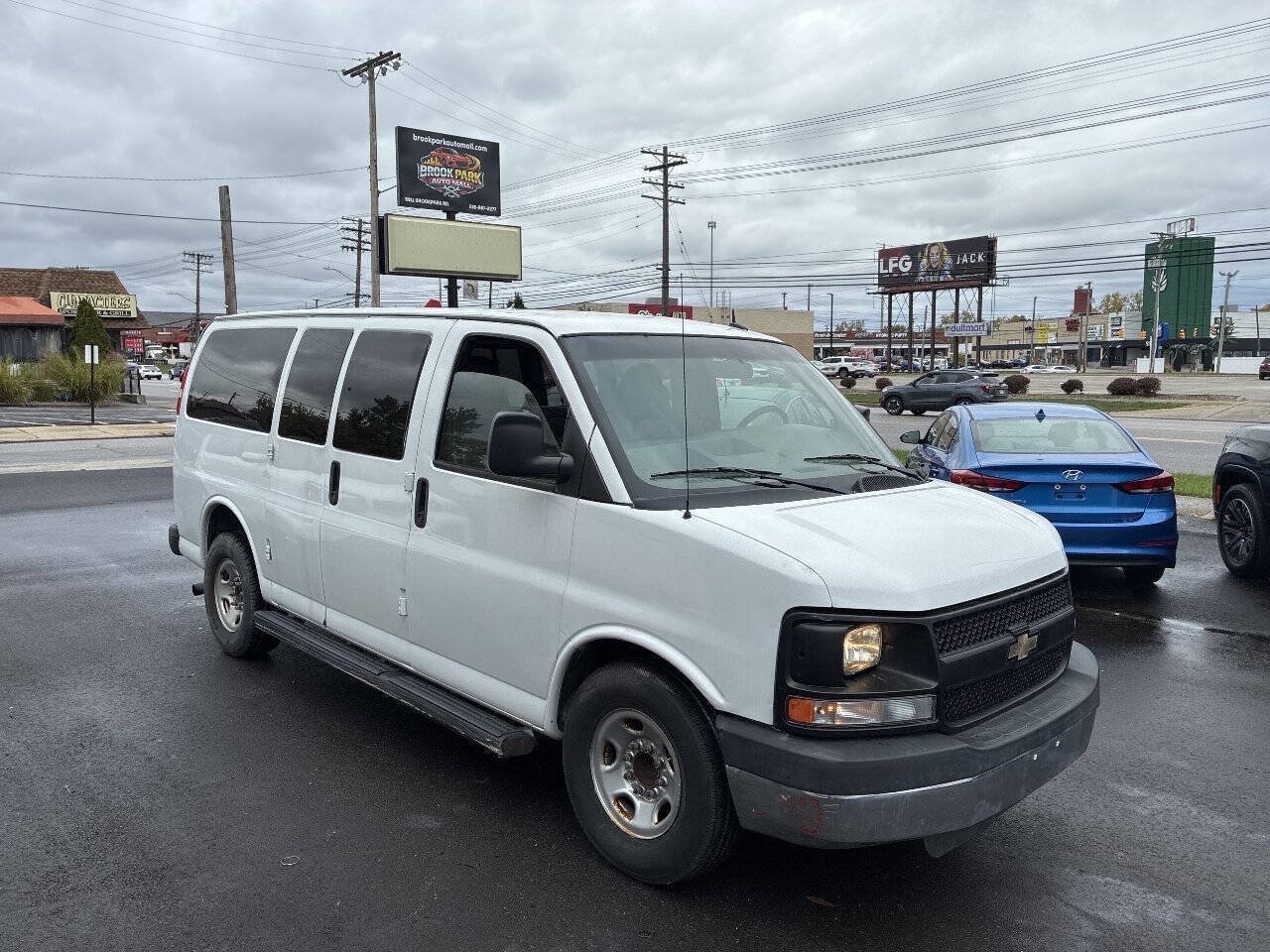 Used 2015 Chevrolet Express 2500 LS RWD image 3