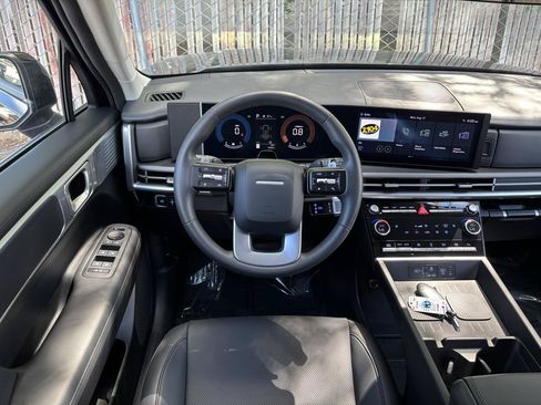 Used 2025 Hyundai Santa Fe SEL AWD/4WD image 3