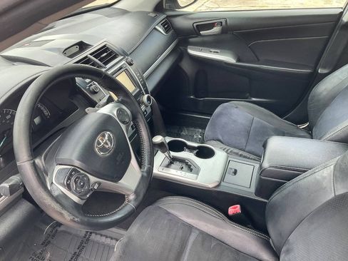 Used 2014 Toyota Camry SE w/ Leather Package FWD image 11